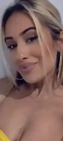 Buna ma numesc marinela am 23 de ani sunt o blonda cu forme crocante de chips - imagine 1