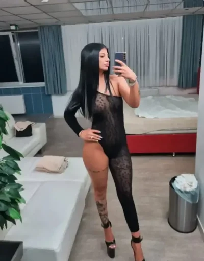 La mine la tine sau la hotel