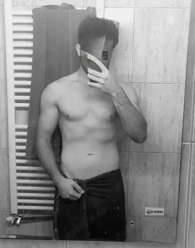 Domn elegant cultivat disponibil pentru companie de calitate