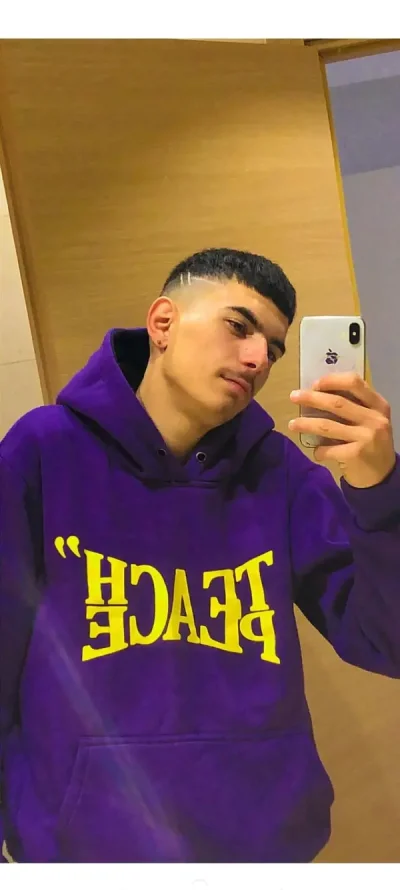 L salut mario 23 de ani 21 de cm activ fac deplasari