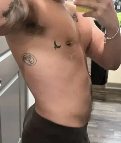 Barbat masiv spontan activ servicii full