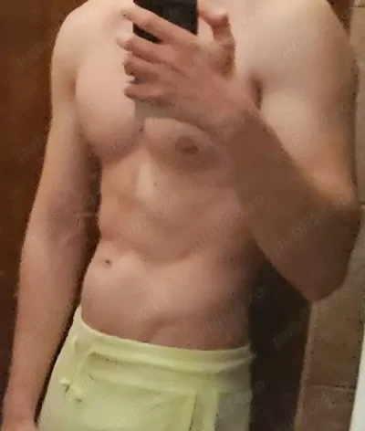 Baiat carismatic educat cu bun simt prietenos si cu simtul umorului