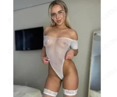 Blonda slim azi am ajuns fac si deplasari