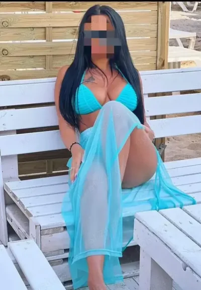 Party girls accept si cupluri