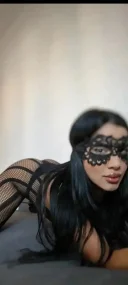 Madalina tranxes 19 ani fac si party - imagine 1