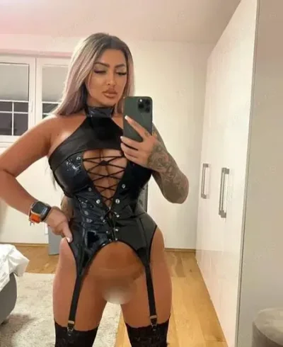 Deea sunt aici pentru a ti satisface placerile