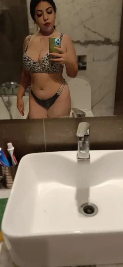 Buna poftitosilor sunt noua in orasul tau baieti mentionez ca pozele imi apartin in totalitate