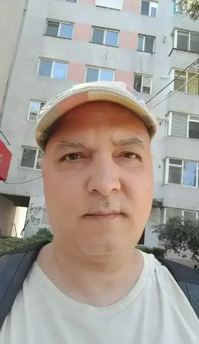 Ofer companie intima doamnelor sau domnisoarelor majore