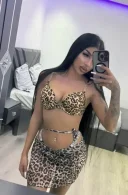 Siliconata bomba bruneta deplasari la mine sau la tine party cupluri service de calitate - imagine 1