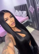 Siliconata bomba bruneta deplasari la mine sau la tine party cupluri service de calitate - imagine 3