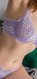 Doamna bruneta si matura - imagine 1