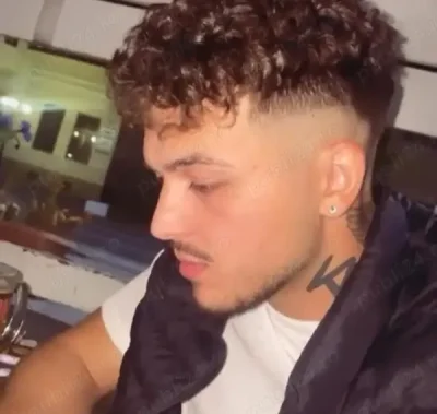 Ionut ofer servicii baieteilor si doamnelor