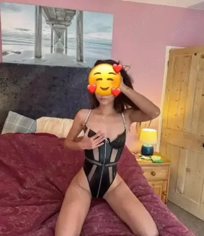 Buna ma numesc andreea fac deplasari doar la hotel