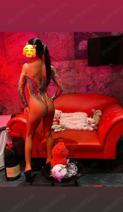 Bruneta slim poze reale deplasari