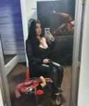 Bruneta cu forme apetisante - imagine 1