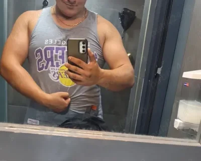 Tanar manierat 22 de ani ofer clipe de neuitat accept si cupluri