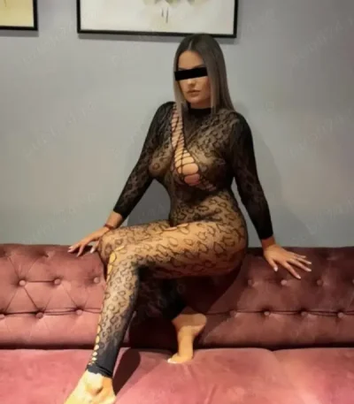 Fata noua la tine in oras