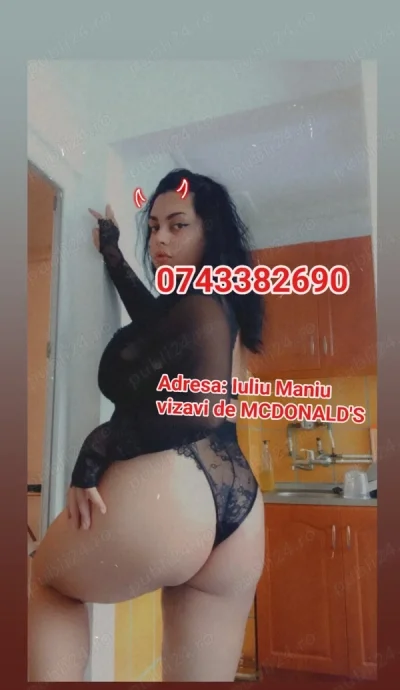 Bruneta focoasa te astept in locatia mea