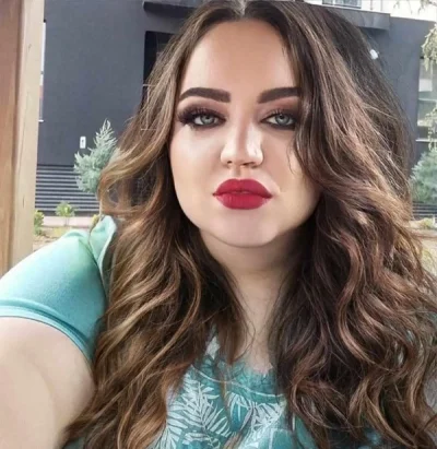 Noua in oeas marura transsexuala cu sani plinuta