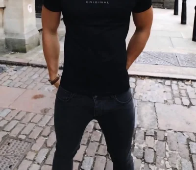 Barbat 23 de ani interesat de femei in varsta