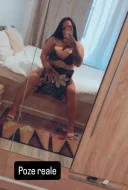 Poze reale miniona cu sanii mari - imagine 2