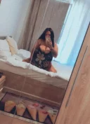 Poze reale miniona cu sanii mari - imagine 3