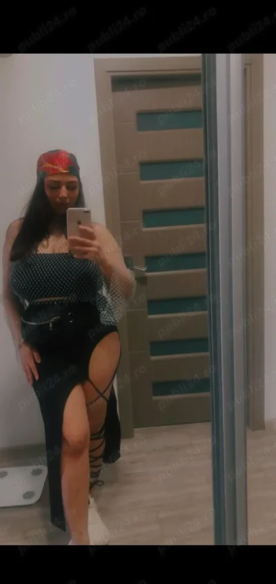 Bruneta naturala cu forme