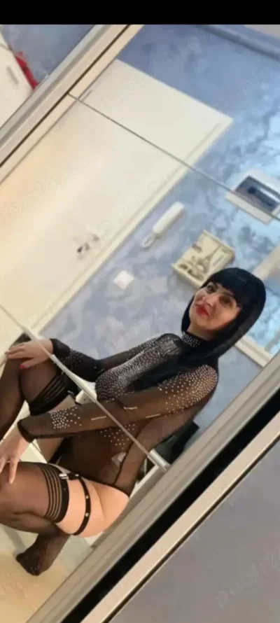 Sanda doamna milf masaj 44