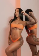 Bruneta tatuata militari residence - imagine 2