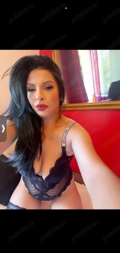 Buna sunt mayea o bruneta cu forme militari rezidence