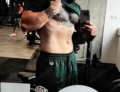 Tanar caut aventuri si distrati cu doamne si cupluri