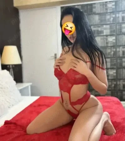 Pircing in zona intima ce asteapta sa fie sarutat