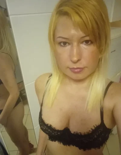 Buna ,ma numesc Afrodita.Am 1, 63 m. 48 kg.Str.Barselona.Nr.1.Dumbravita