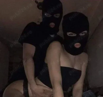 Buna suntem cuplu oferim show la web