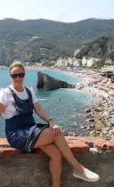 Noua matura cu forme plinuta mosilor bucur obor - imagine 1