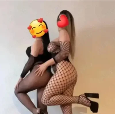 Two girls doar deplasari