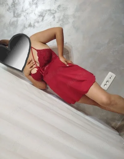 Sunt o fata pasionala jucausa si cu sanii mari