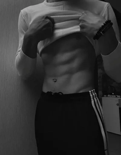 Buna eu sunt ayan si caut doamne si domnisoare