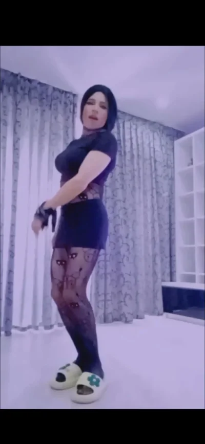 Buna ma numesc aurelia o transexuala de 27 ani cu arta amoruluii