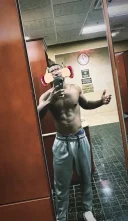 Traiesti o singura data asa ca traieste clipa - imagine 1