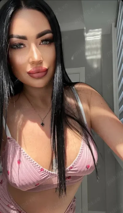 Te astept pe whatsapp la web si videoclipuri