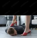 Baiat de 24ani supus pentru dominare doar fete - imagine 1