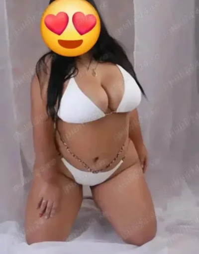 Selena noua la tine in oras