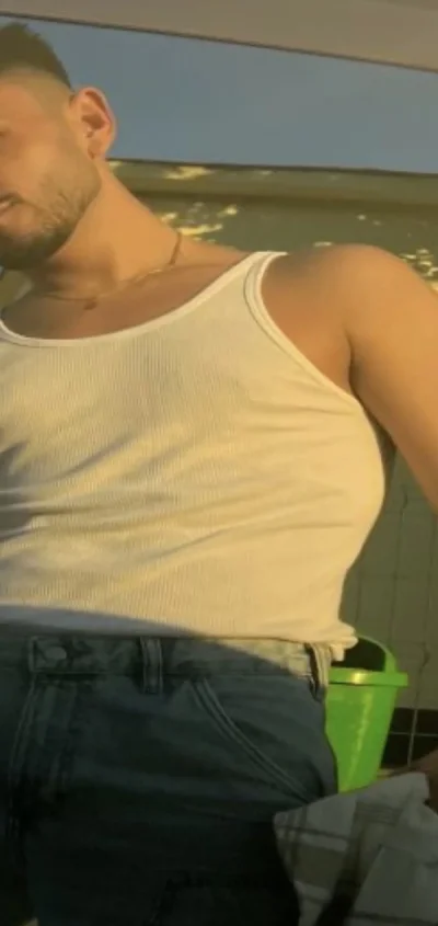 Tanar discret 27 ani cu experienta masaj erotic si servicii de calitate domnilor generosi