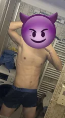 Băiat 23 ani deschis la orice doar scrie-mi video poze întâlniri - imagine 1