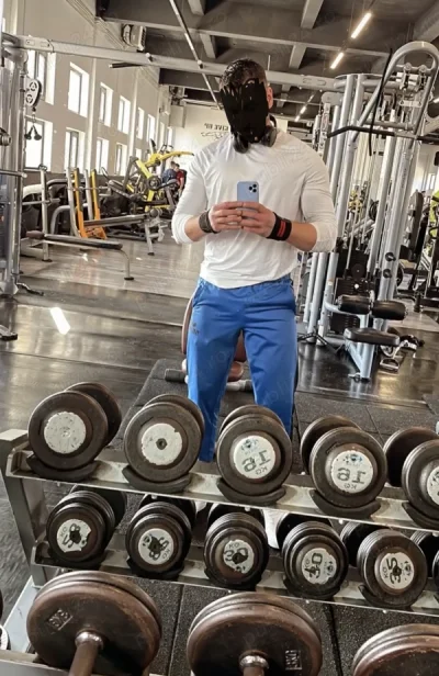 Gentleman carismatic, 28 ani, 1.85 m companie elegantă și discret