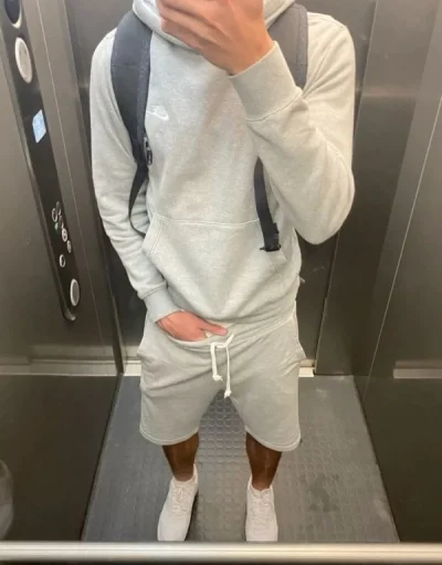 Vrei distracție live și energie maximă? Intră la show-ul meu online și lasă rutina deoparte. Totul e