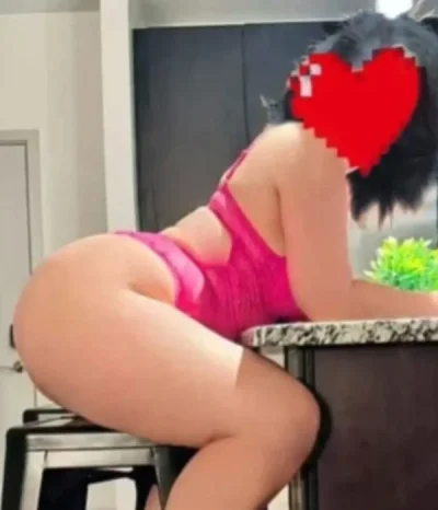 Tanara cu forme pline