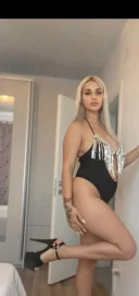 Claudia Top servici 31 de ani buzata ta - imagine 3