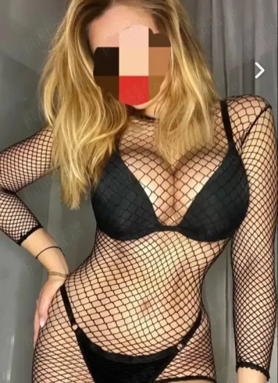 Blonda seducătoare te satisfac din priviri .îmi place săruturile